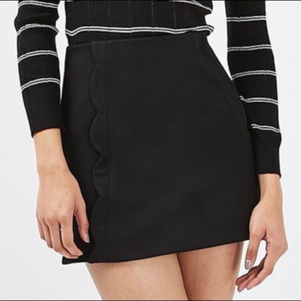 Topshop Scallop Front Black Mini Skirt US 4 NWT